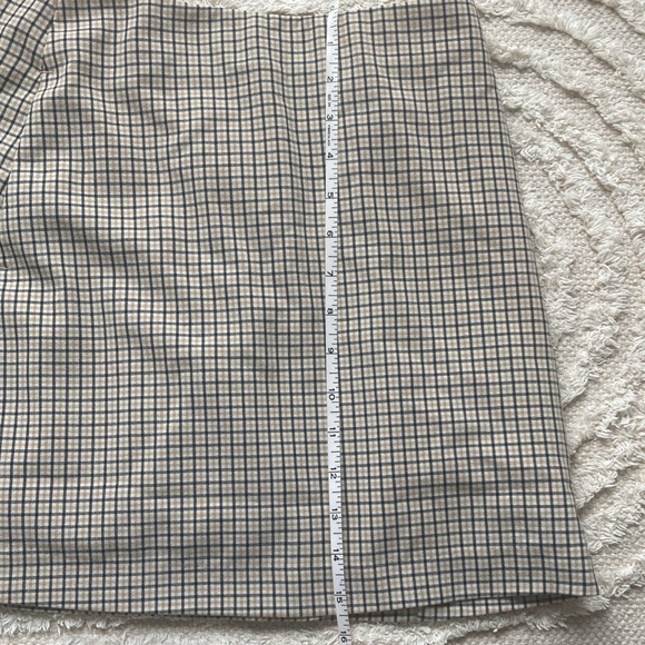 Aritzia Wilfred beige plaid mini skirt size 2 - Picture 10 of 10